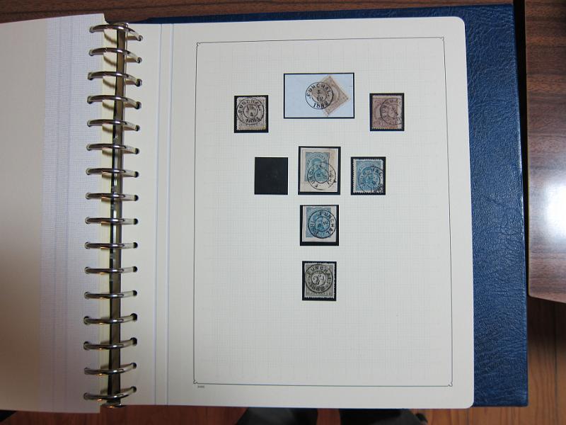 0019 (257).JPG -     Lote:    19      Marcofilia      Lotes Especiais       Descrição:         Portugal. Colecção especializada de carimbos de duplo círculo, tipo 1852, montada em 4 álbuns Lindner, com selos de diversas emissões e cartas, com estudo minucioso de cada marca. Lote a ver.         Lote       Valor Base:     &euro; 2.500,00     Valor Venda:     Retirado     